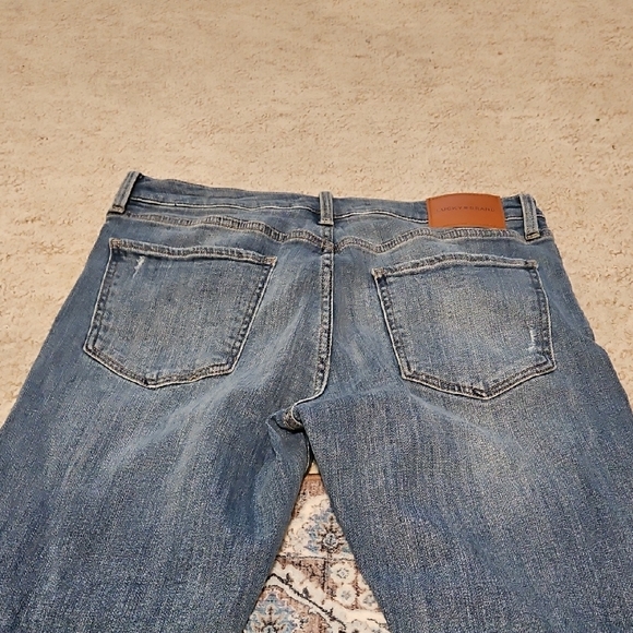 Lucky Brand Cropped Rolled-Cuff Jeans in Faded Blue - Picture 6 of 10